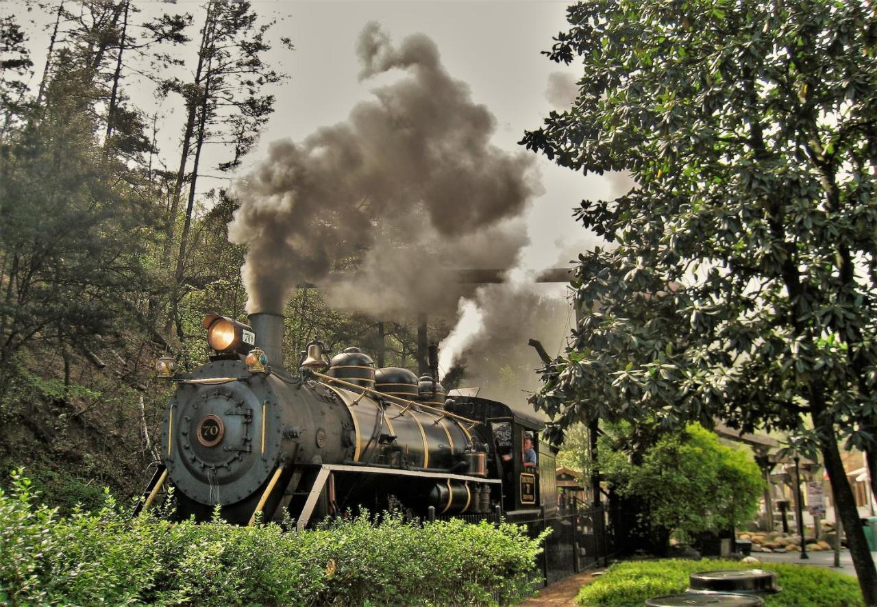 Whispering Winds, Hot Tub, Game Room, Wifi, 1089 Free Tickets Each Paid Day, Dollywood And More 蓋特林堡 外观 照片