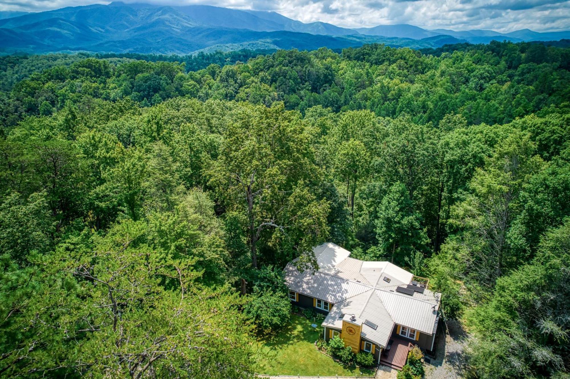 Whispering Winds, Hot Tub, Game Room, Wifi, 1089 Free Tickets Each Paid Day, Dollywood And More 蓋特林堡 外观 照片