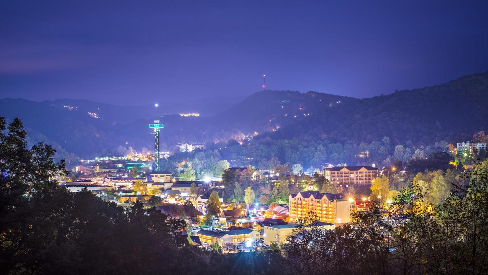 Whispering Winds, Hot Tub, Game Room, Wifi, 1089 Free Tickets Each Paid Day, Dollywood And More 蓋特林堡 外观 照片